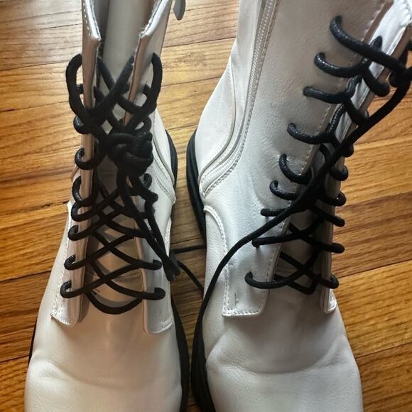 Weeboo White Combat Boots Size 10 – Minimal Wear, Bold Street Style - Picture 4 of 10